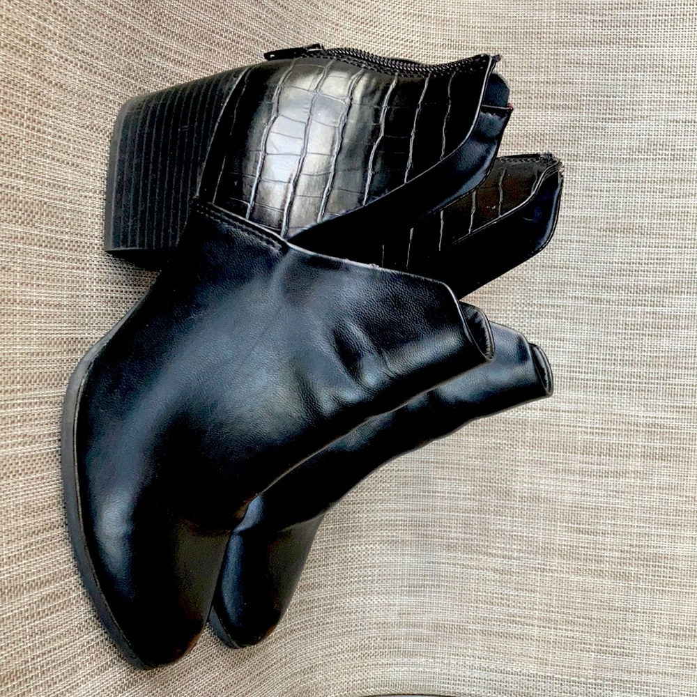 Black ankle booties. Hardly worn; scuffs no real damage. Closes on March 30, 22